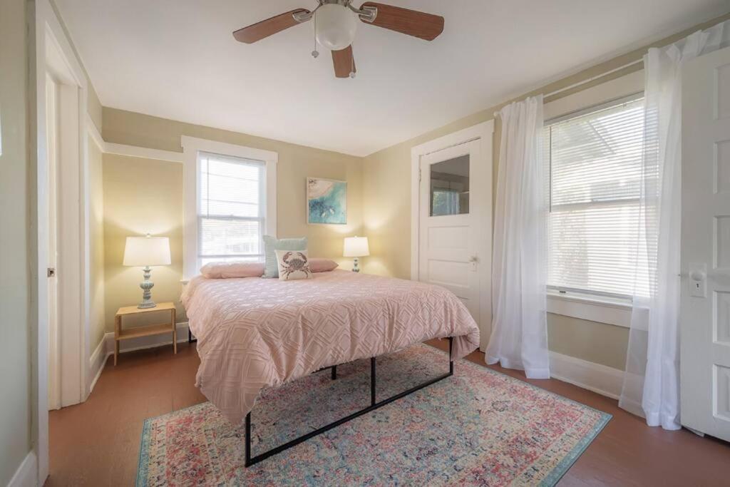 Serene Beachy Bungalow With Large Screened Porch! Τάμπα Εξωτερικό φωτογραφία