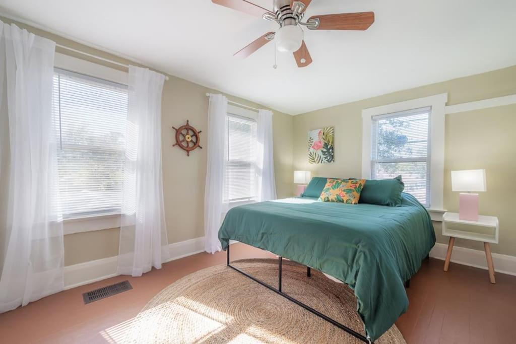 Serene Beachy Bungalow With Large Screened Porch! Τάμπα Εξωτερικό φωτογραφία